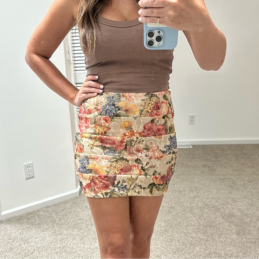 New lace floral print mini skirt